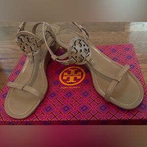 brand new pair of tory burch sandals